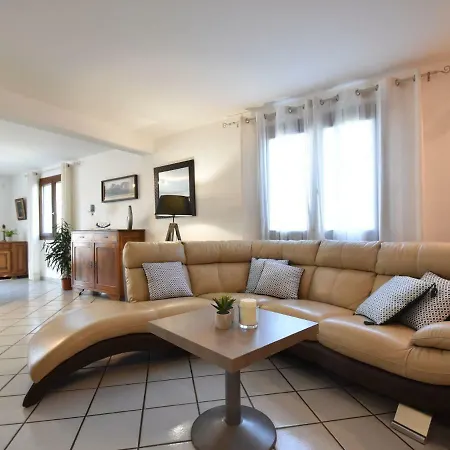 Вилла Comfy Near With Private Pool Альвиньяк