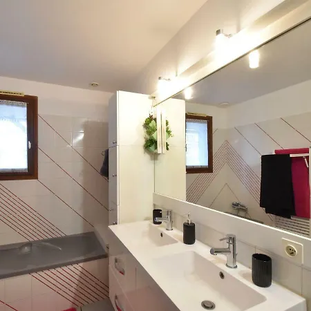 Comfy Near With Private Pool *